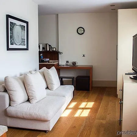 Stories Kuloglu מלון